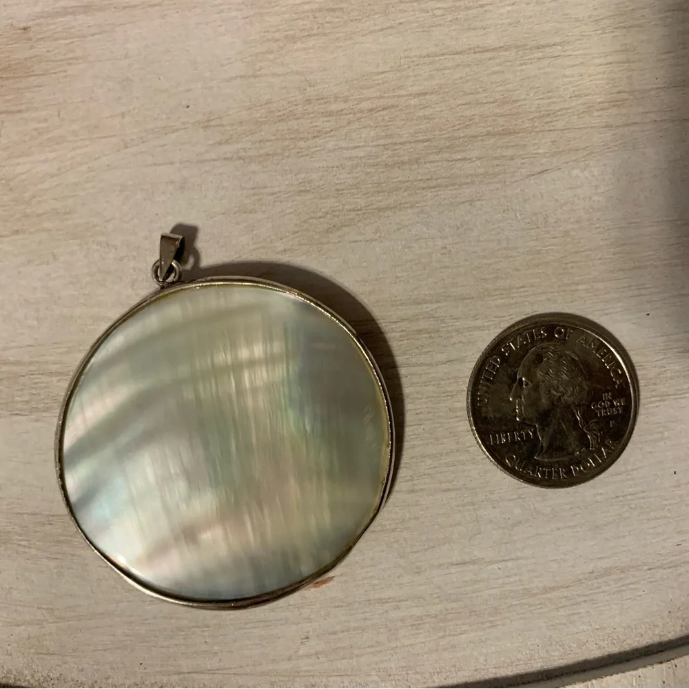 Sterling Silver & Seashell Pendant - Picture 4 of 6